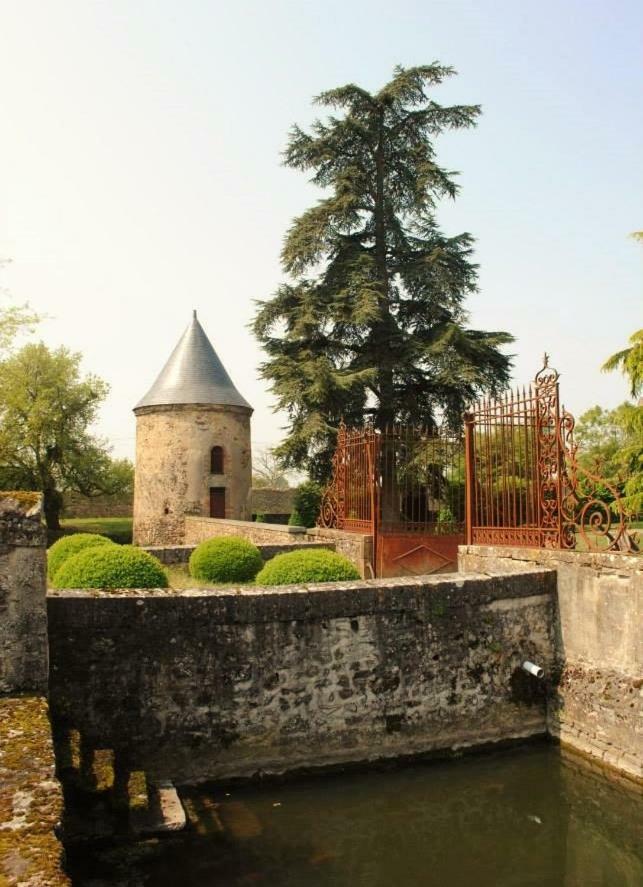 Logis De La Helberdiere Cosse-en-Champagne Exterior photo